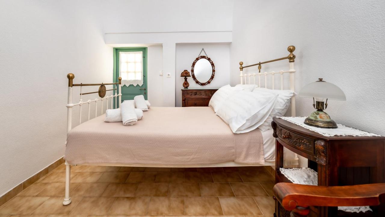 Authentic Santorinian Home Experience Тира Экстерьер фото