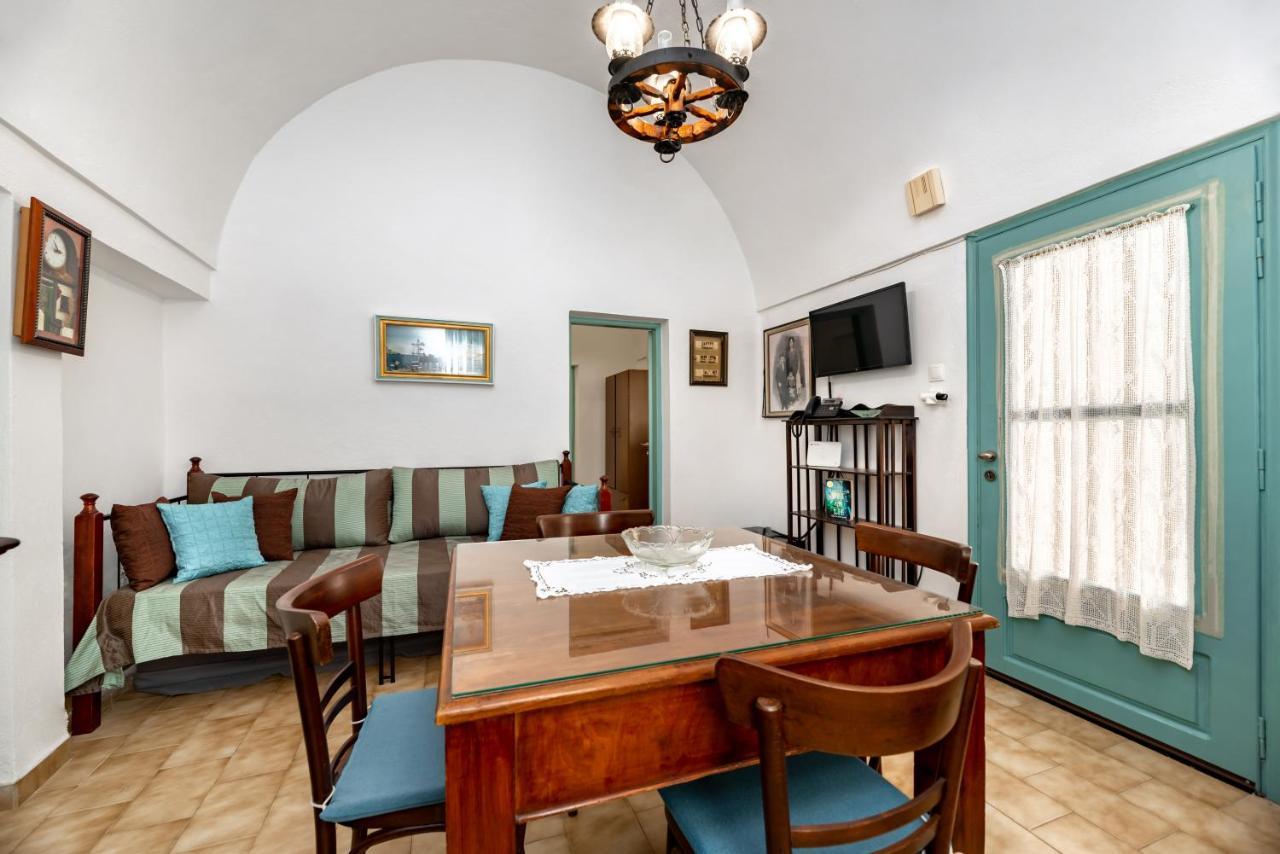 Authentic Santorinian Home Experience Тира Экстерьер фото