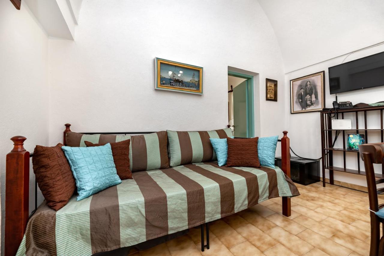 Authentic Santorinian Home Experience Тира Экстерьер фото